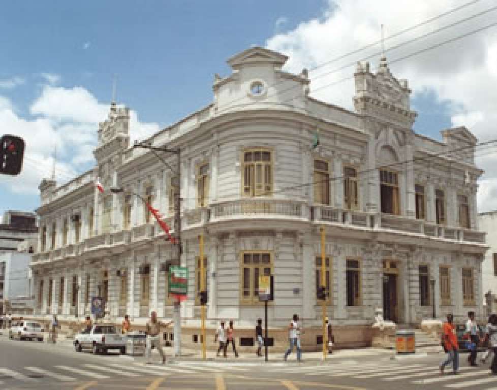 Prefeitura de Feira adere à neutralização de gênero e é criticada na web