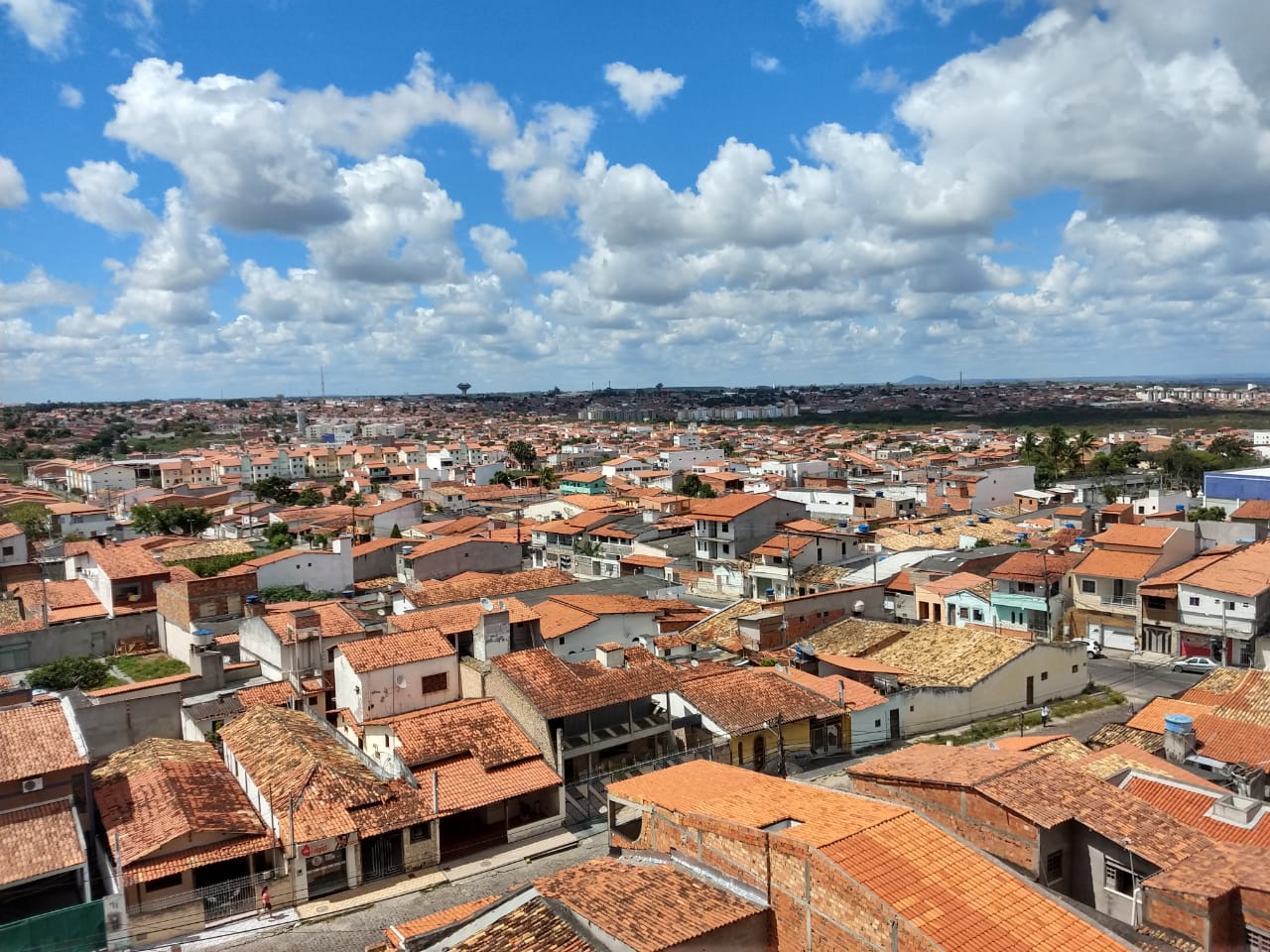 Feira confirma mais 256 diagnósticos de covid-19 e número de casos ativos passa de 2 mil