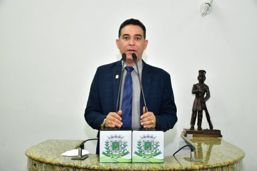 Líder do Governo também defende ação judicial contra gestor do Shopping Popular