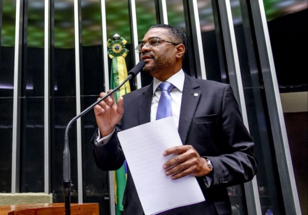 Deputado apresenta projeto para vetar prazo de validade de créditos de celular na Bahia