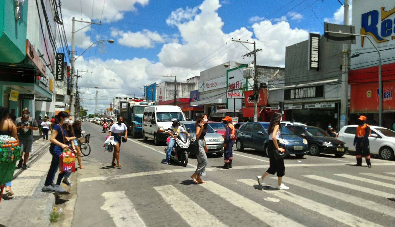 Comércio de Feira de Santana funciona em horário estendido durante período Natalino