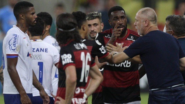 Bahia demite Mano Menezes e irá se pronunciar sobre injúria racial 'após apurar o caso'