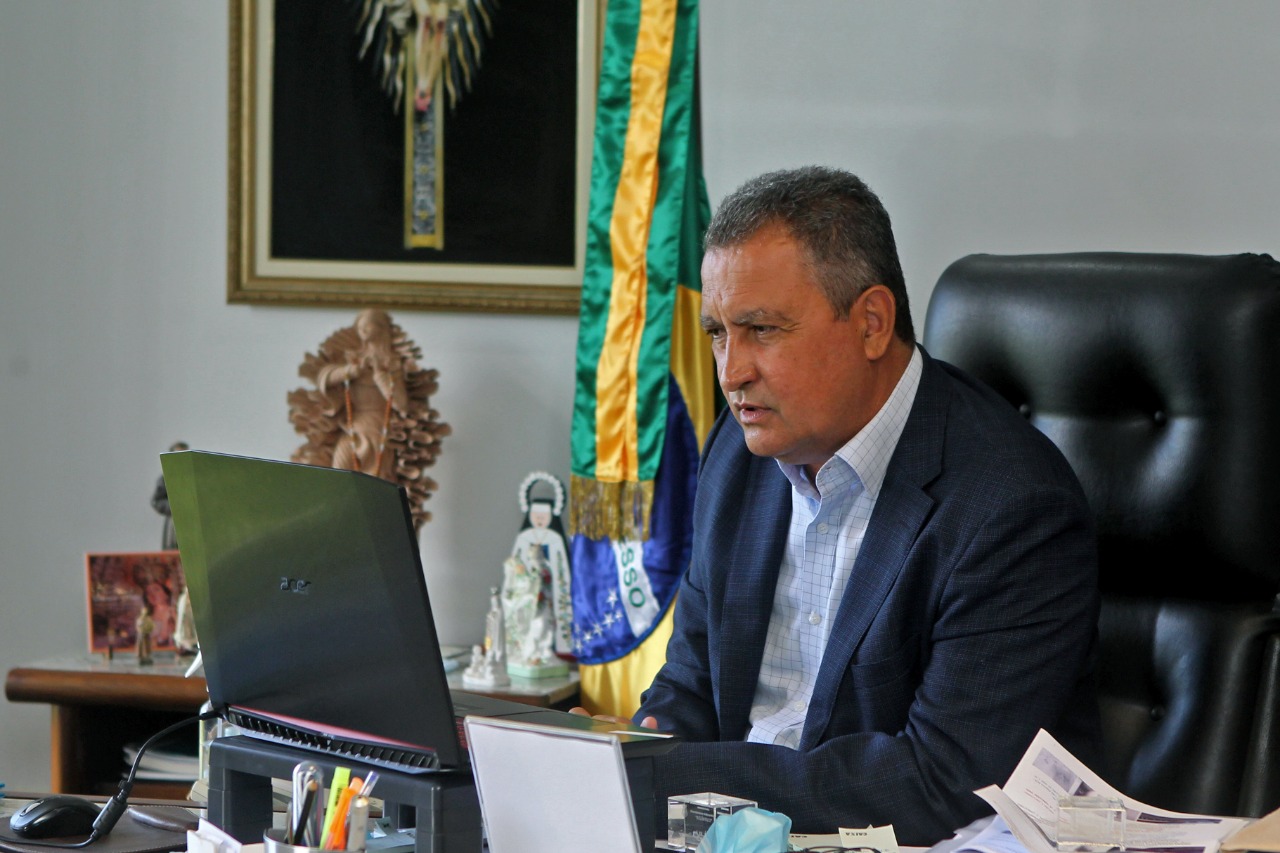 Rui entrega Complexo Poliesportivo Educacional em Conceição do Coité