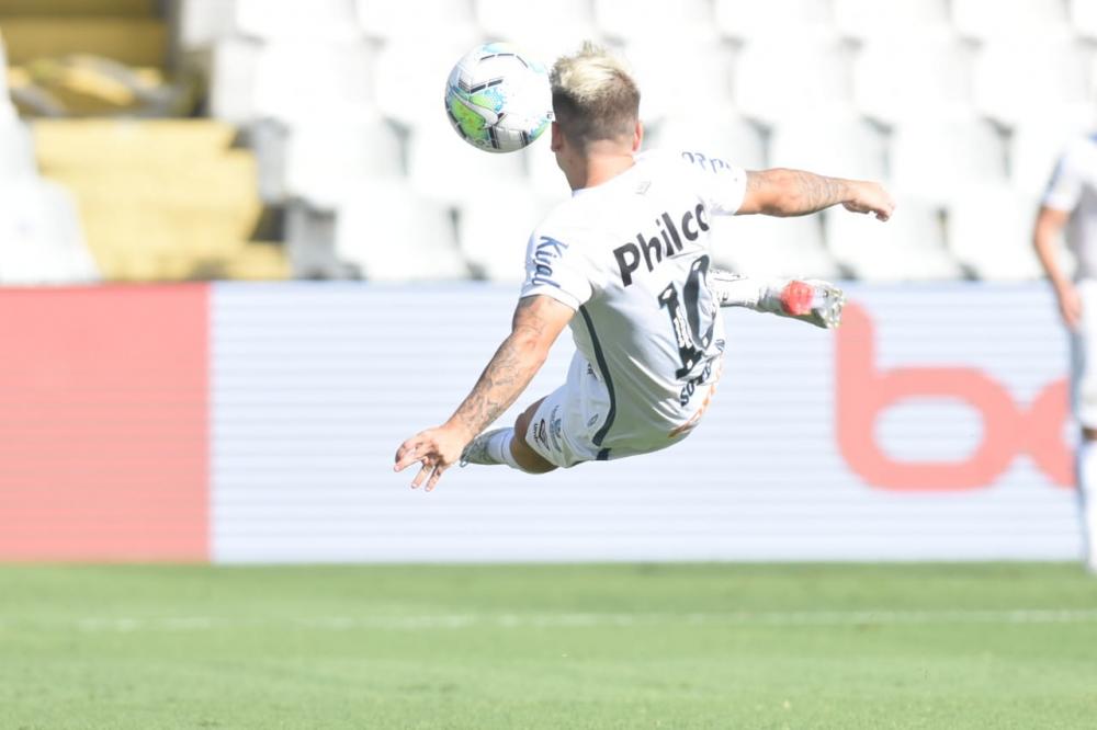 Santos derrota lanterna Botafogo