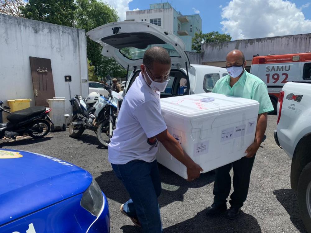 Com prioridade para profissionais de Saúde, doses da vacina contra a Covid-19 chegam à SMS