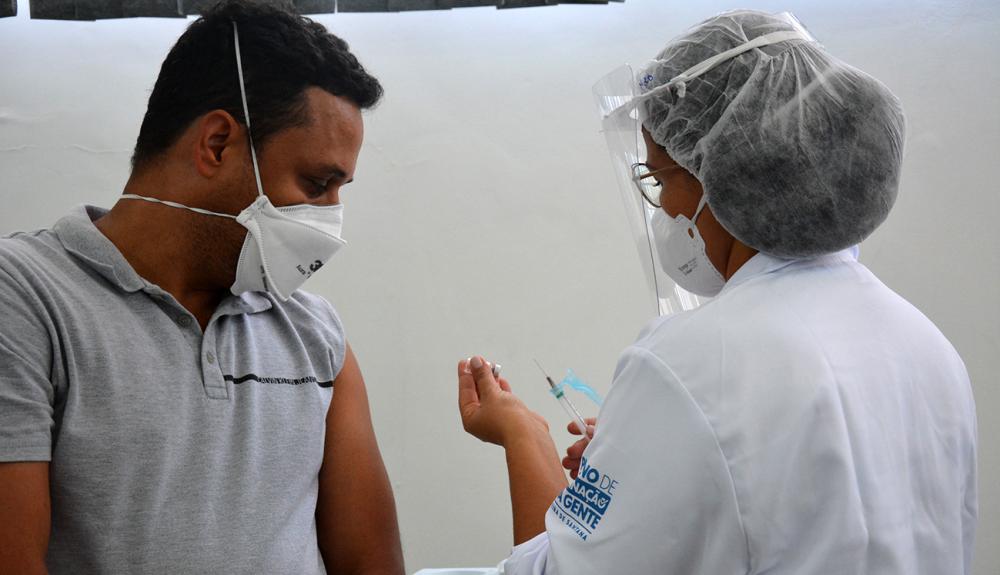 Secretaria de Saúde aplicou 725 doses da CoronaVac em 24h