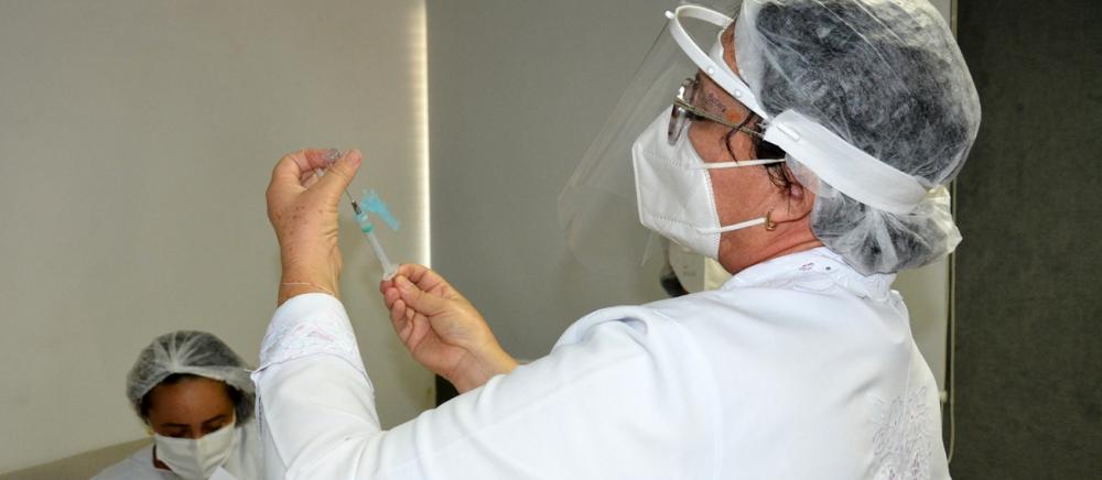 Governo vai denunciar à Polícia Federal quem furar a fila para se vacinar