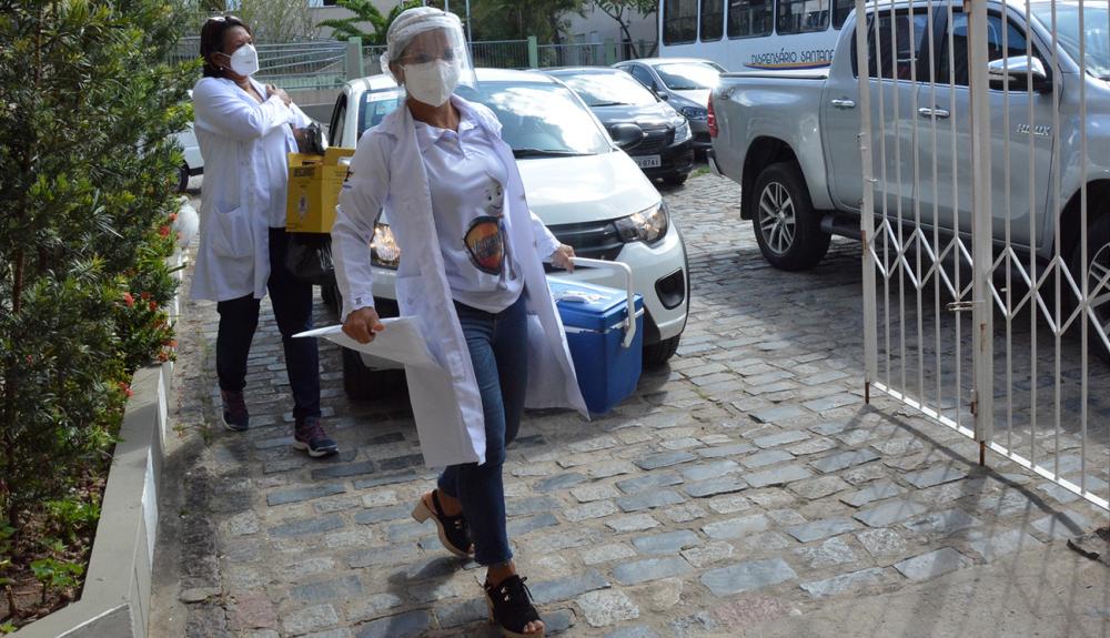 Ansiedade passou: CoronaVac chega ao Dispensário Santana