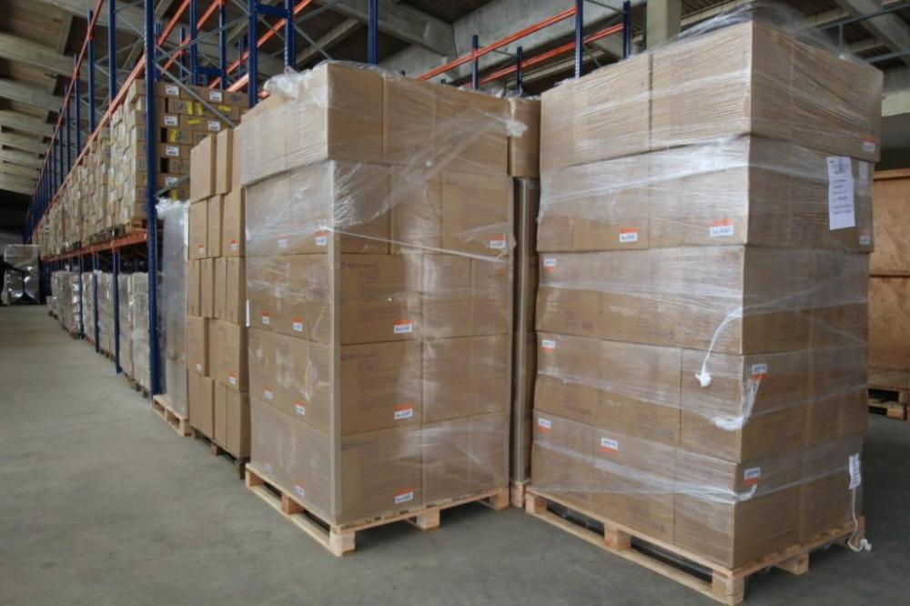 Lote com quatro milhões de seringas para vacinação da Covid chega a Salvador