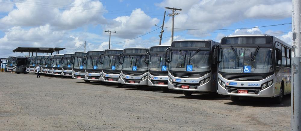 Juiz determina multa diária de R$ 50 mil contra bloqueio de garagens de ônibus