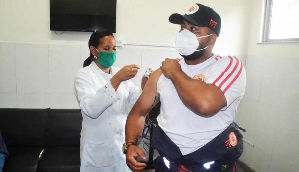 Vacina traz confiança para profissionais da linha de frente contra a Covid