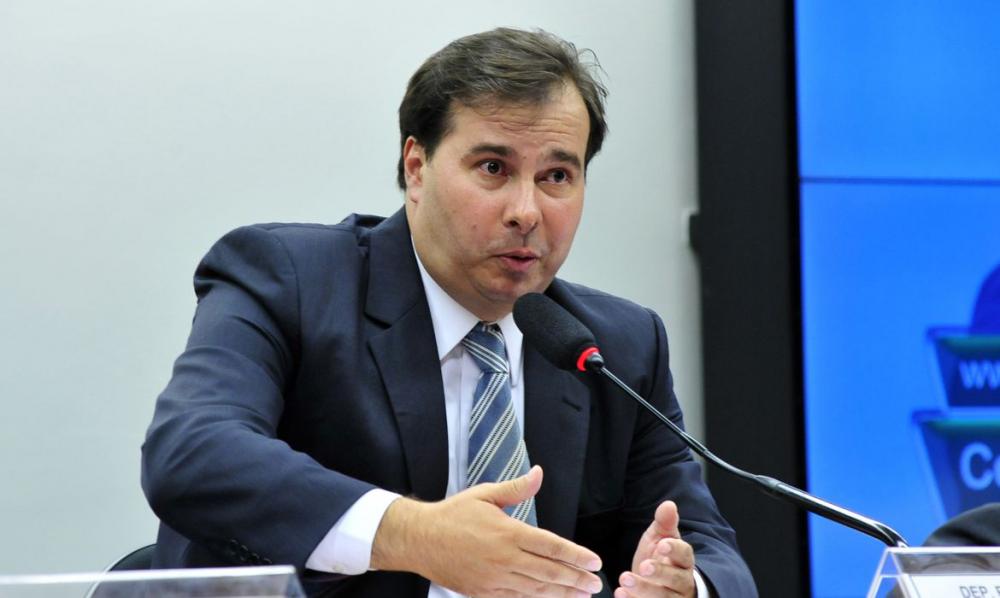  Maia vai se dedicar a construção de frente anti-Bolsonaro para 2022, diz jornal