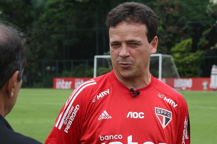 Com título longe, São Paulo demite Fernando Diniz após nova derrota