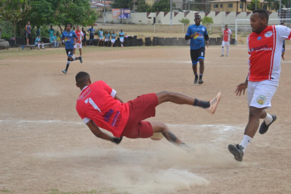 Olympique goleia Ajax e abre vantagem para jogo de volta da Associação Tabajara
