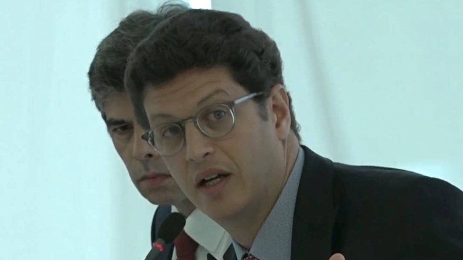 Ricardo Salles ataca imprensa e acusa esquerda de querer ganhar no 