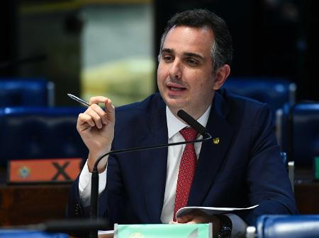 Presidente do Senado fala em buscar solução para retomar auxílio sem criar impostos