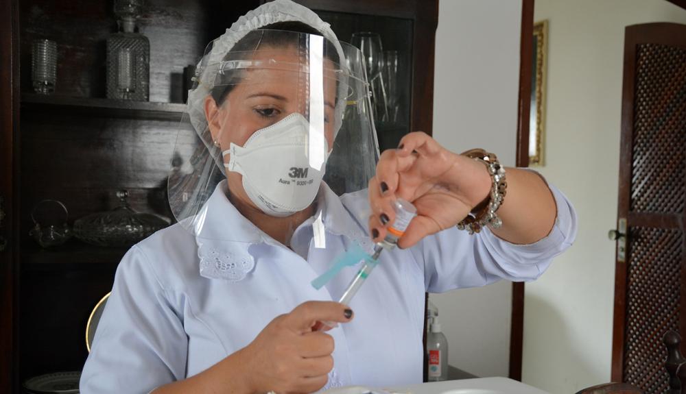 Idosos acima de 80 anos já podem agendar a vacinação