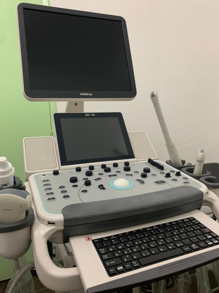 Moderno aparelho de ultrassom em uso no Centro Municipal de Diagnóstico por Imagem