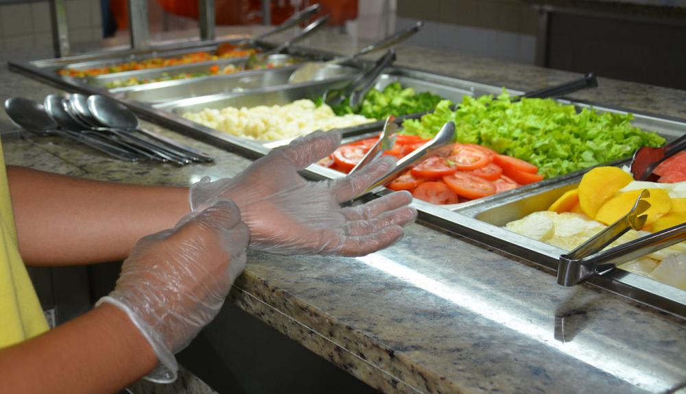 Feira: atendimento presencial em bares e restaurantes até as 18h