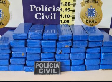 Feira: Denúncia faz policiais apreenderem 46 tabletes de maconha em ônibus de turismo