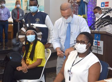 Primeira pessoa vacinada na Bahia, enfermeira pega Covid-19 antes de tomar 2ª dose