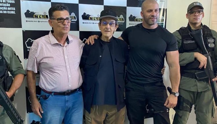 Daniel Silveira, na cadeia, se filia ao PTB de Roberto Jefferson