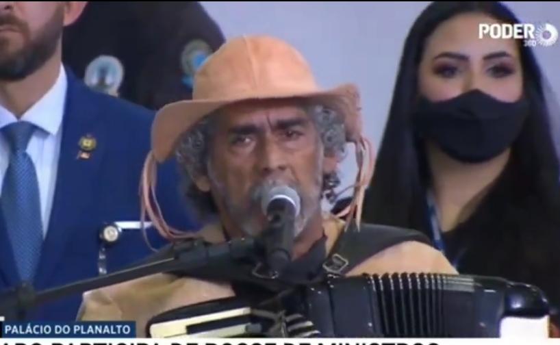 Forrozeiro baiano que se apresentou na posse de Ministro no Planalto não esperava surpresa