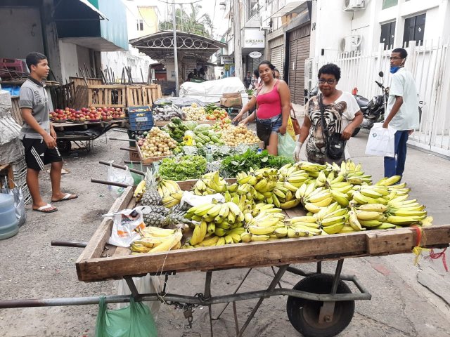 Prefeitura traça estratégias para organizar ambulantes da Bernardino Bahia