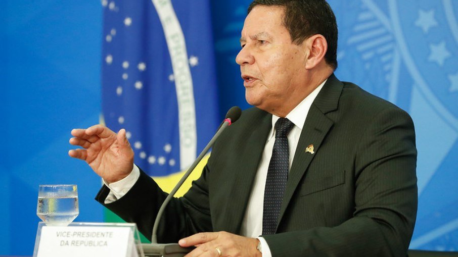 'Não adianta você querer impor algo nacional', diz Mourão sobre lockdown