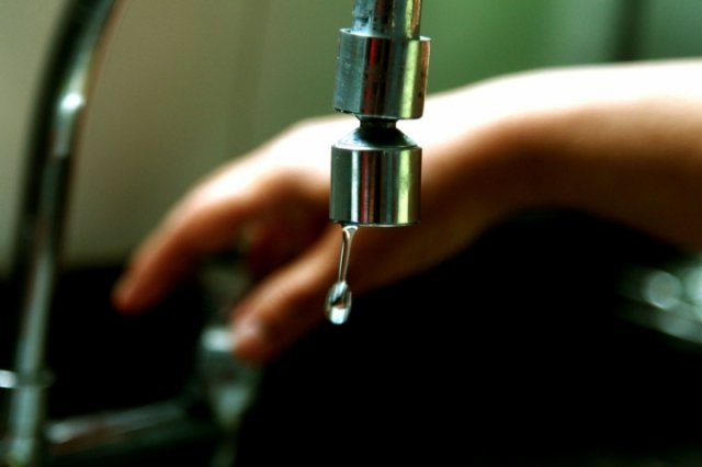 Vazamento em adutora interrompeU abastecimento de água em Feira de Santana e região