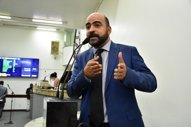 Artistas, donos de bares e outros segmentos necessitam de “auxílio imediato”, defende Pedro Américo