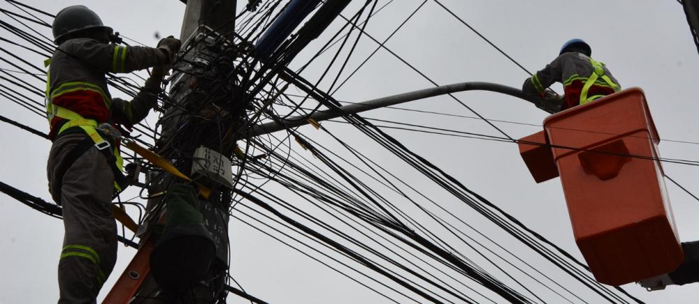 Ação noturna identifica lâmpadas queimadas para reposição, em Feira