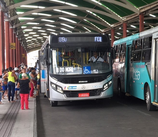 A partir desta quarta, uso do passe estudantil somente entre 9h e 16h