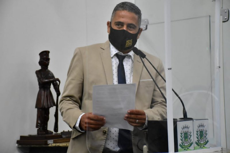 Comissão de Finanças, Orçamento e Fiscalização, protocolaram parecer favorável à compra direta de vacinas pelo município de Feira de Santana