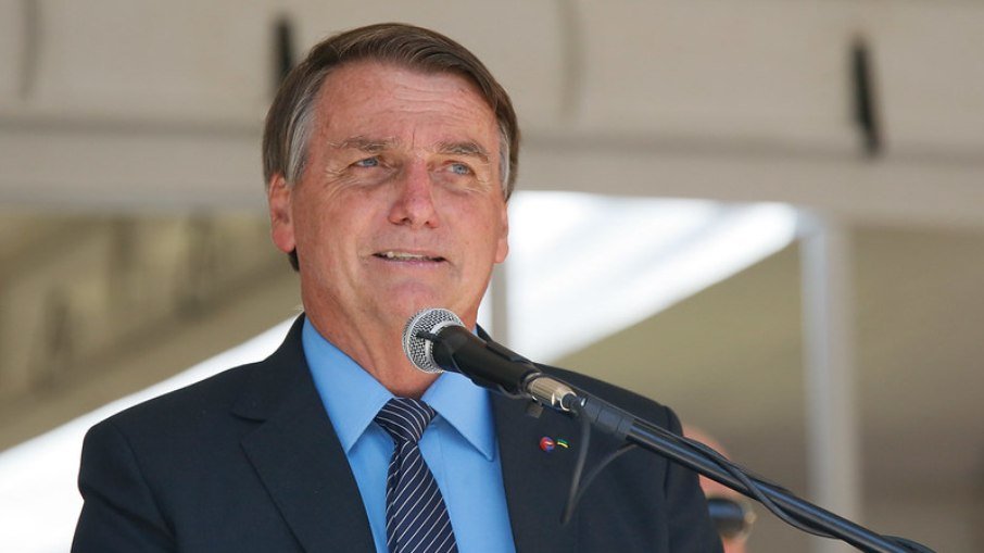 Bolsonaro mente ao dizer que defende vacinas contra a Covid-19: 