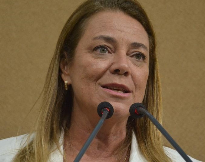 Deputada Fabíola defende priorização de vacinação para pessoas com Síndrome de Down