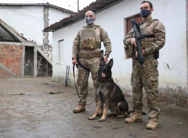 Cachoeira: Acusado de homicídio morre em confronto com policiais
