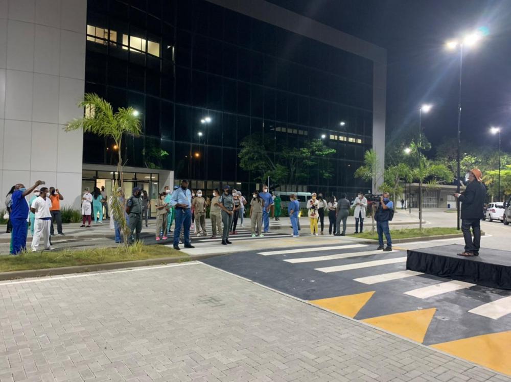 Profissionais de Saúde do Hospital Clériston Andrade recebem homenagem