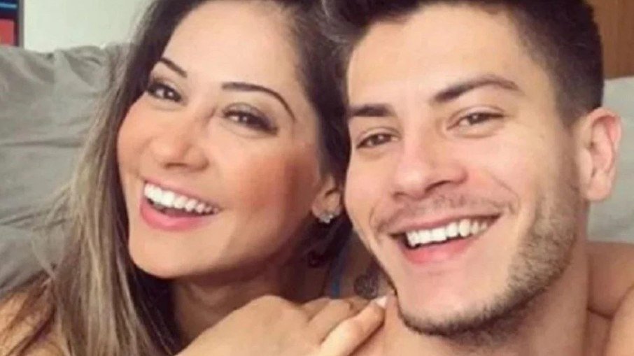 Arthur Aguiar e Mayra Cardi estão oficialmente juntos: 
