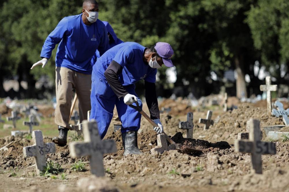 Brasil ultrapassa 300 mil mortes por Covid-19