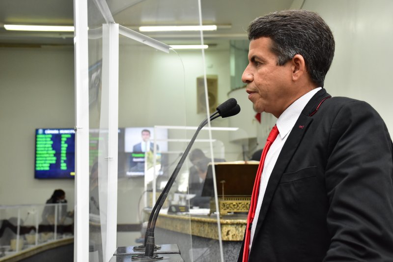 Petrônio Lima critica demora no atendimento e descumprimento de tempo de espera nas filas da Caixa