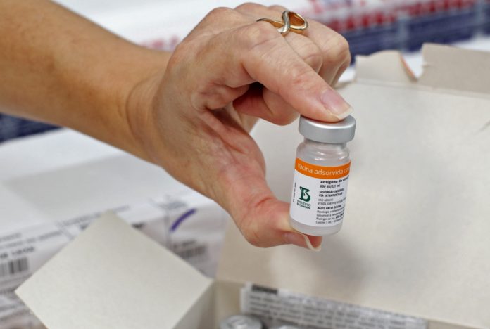 Bahia recebe mais 606.950 doses de vacinas, entre Coronavac e Astrazêneca