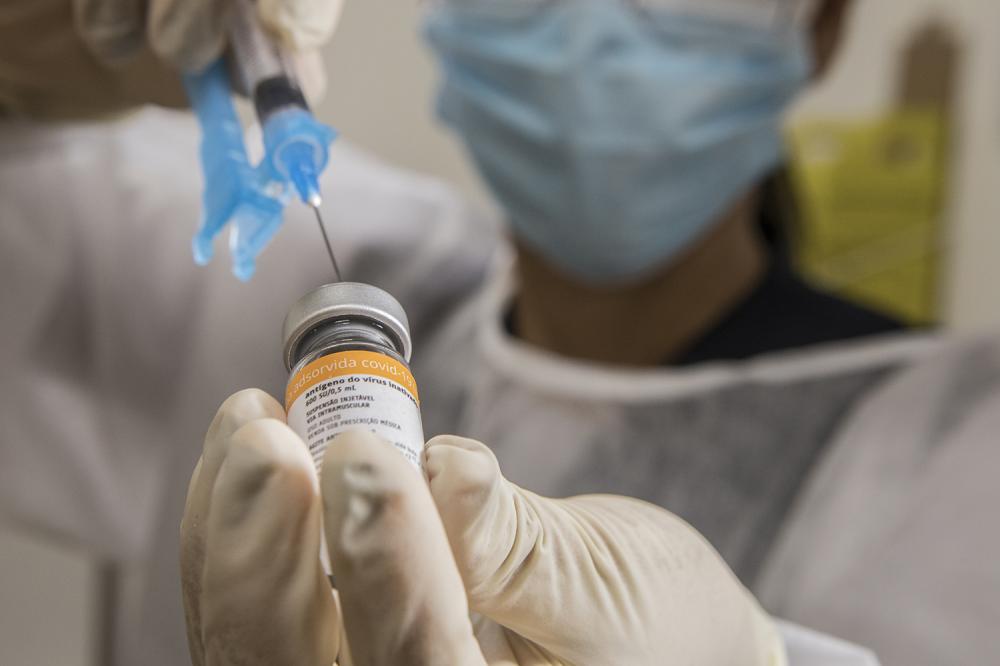 Saúde inclui pessoas com HIV em grupo prioritário para vacinação contra Covid
