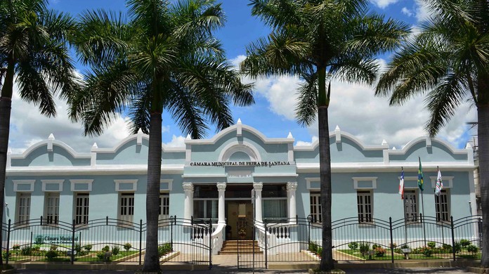 Câmara suspende sessões de 2ª e 3ª, enquanto aguarda resultado de exame 