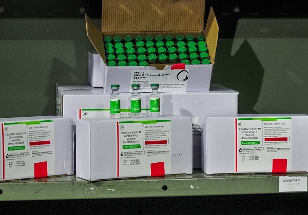 Fiocruz promete entregar 1,2 milhão de doses diárias em abril