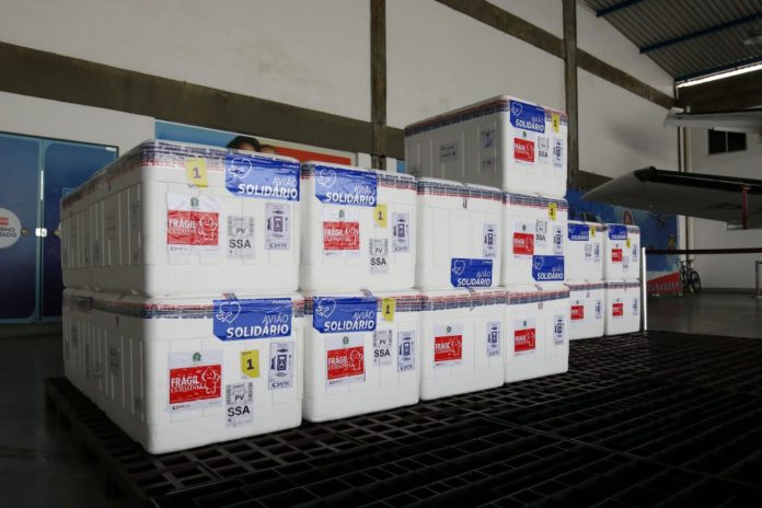 Bahia recebe mais 281.400 doses de vacinas, entre Coronavac e Astrazeneca