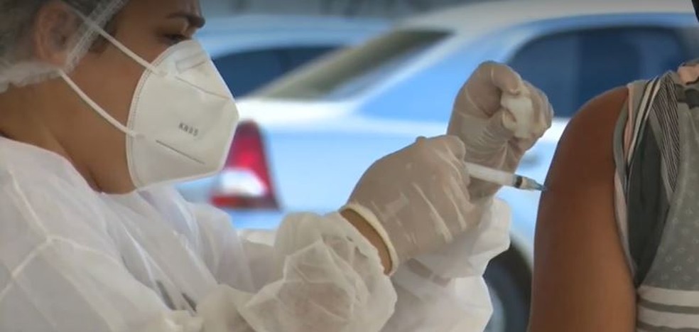 Aplicação da primeira dose da vacina contra a Covid-19 em Feira volta a ser realizada