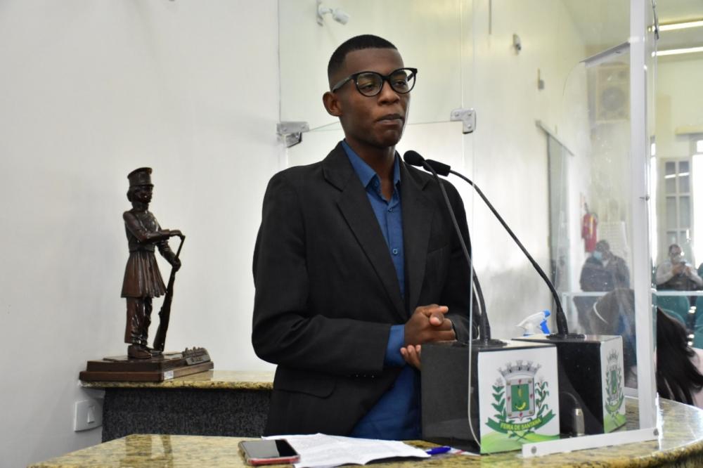 Destaque em Redação no ENEM, jovem quer montar projeto para ajudar estudantes da rede pública