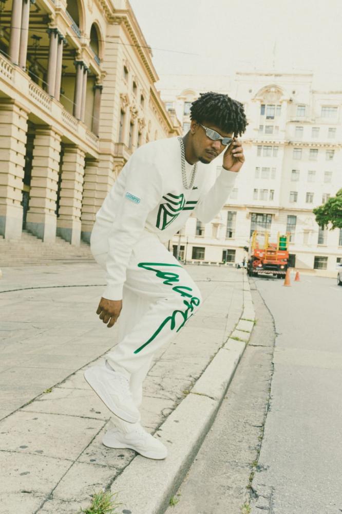 Cantor baiano Azrael lança primeiro clipe solo da carreira, gravado em São Paulo