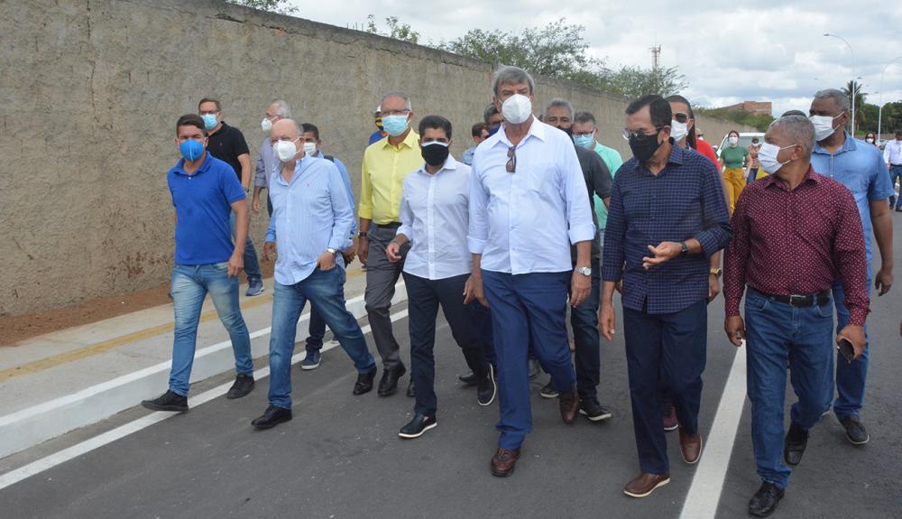 Avenida Josias Ribeiro é entregue oficialmente por Colbert Filho